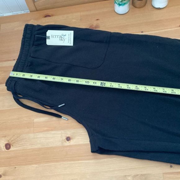 Terra and Sky Black Knit Capri with Pockets Drawstring Waist Size 1X 16W-18W NWT - Picture 7 of 12